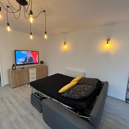 Le Beauvais Apartment Evron Luaran gambar